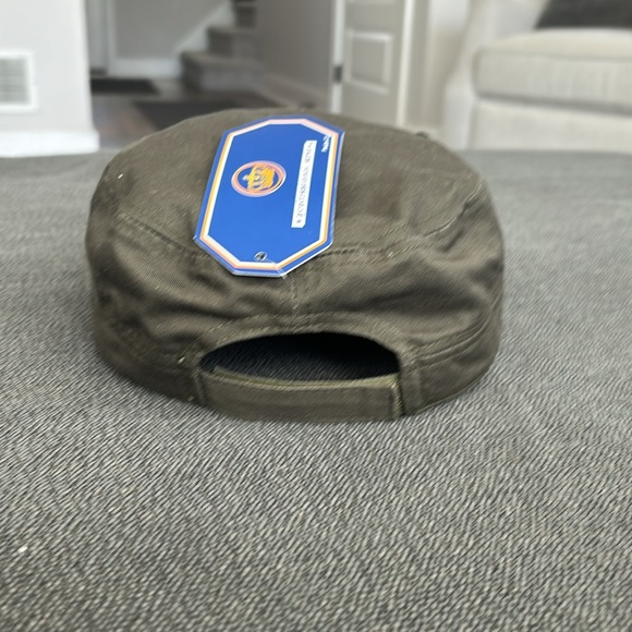 Woman’s hat - Picture 3 of 4